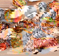 Between 2 Buns - Hoppers Crossing - Lismore Accommodation