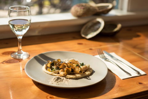 Forage On The Foreshore - Lismore Accommodation 0