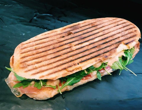 Railway Hotel Castlemaine - Lismore Accommodation 0