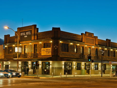 Royal Hotel Queanbeyan - Lismore Accommodation 0