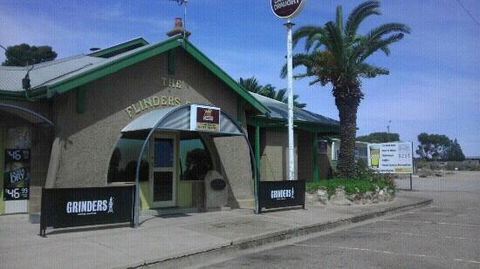 Flinders Rest Hotel - Lismore Accommodation 0