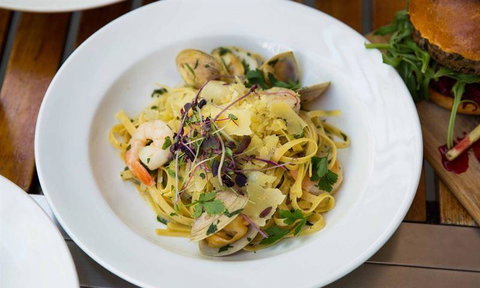 O Bar & Restaurant - Lismore Accommodation 5