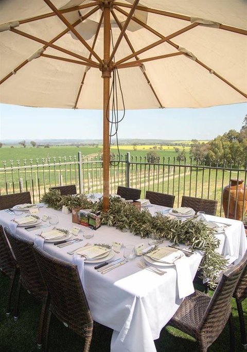 Cottontails Restaurant And Winery - Lismore Accommodation 3