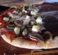 Frogs  Roses - Lismore Accommodation