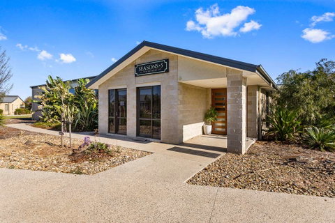 Quality Suites Point Cook Seasons 5 - Lismore Accommodation 1