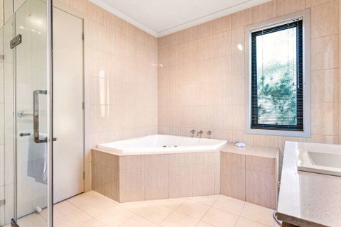 Quality Suites Point Cook Seasons 5 - Lismore Accommodation 7