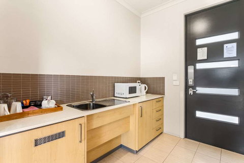Quality Suites Point Cook Seasons 5 - Lismore Accommodation 8