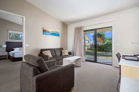 Quality Suites Point Cook Seasons 5 - Lismore Accommodation 10