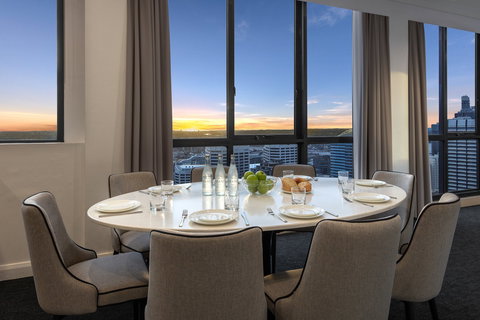 Meriton Suites Pitt Street - Lismore Accommodation 3