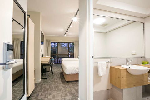 Kawana Waters Hotel By NightCap - Lismore Accommodation 7