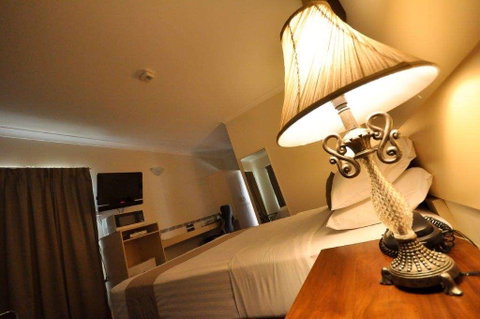 Emerald Maraboon Motor Inn - Lismore Accommodation 4