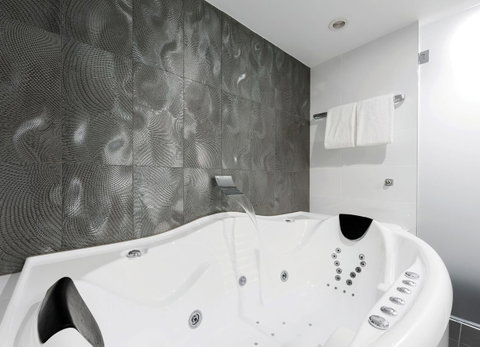 Avenue Hotel Canberra - Lismore Accommodation 4