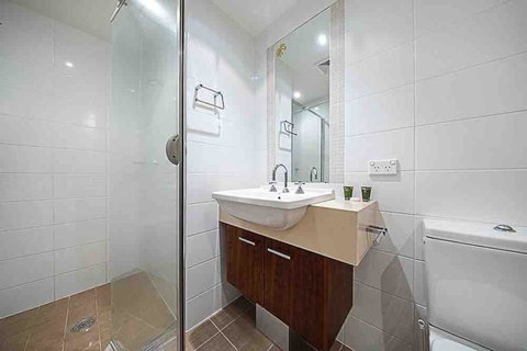 Spacious 1BR Stylish New Acton Apartment +Parking - Lismore Accommodation 17