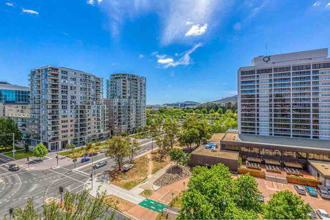 Spacious 1BR Stylish New Acton Apartment +Parking - Lismore Accommodation 18