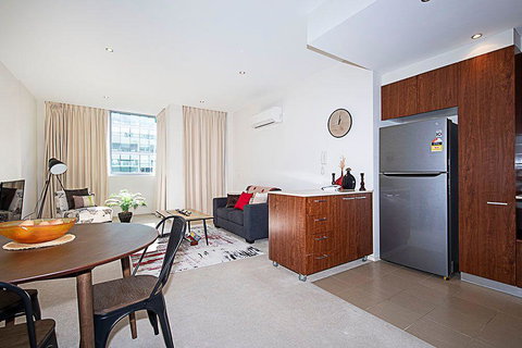 Spacious 1BR Stylish New Acton Apartment +Parking - Lismore Accommodation 5