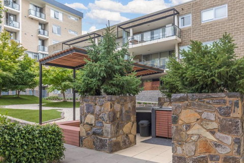 Spacious 1BR Stylish New Acton Apartment +Parking - Lismore Accommodation 22