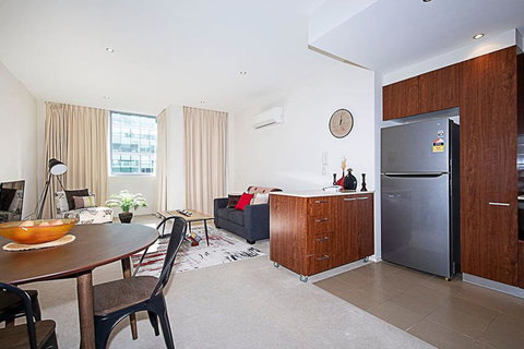 Spacious 1BR Stylish New Acton Apartment +Parking - Lismore Accommodation 8