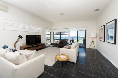 Mollymook Beachfront Penthouse 9 - Lismore Accommodation 1