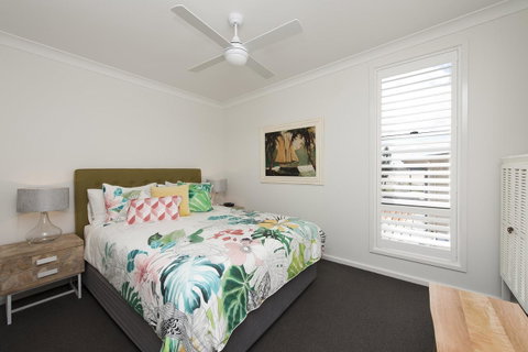 Mollymook Beachfront Penthouse 9 - Lismore Accommodation 2