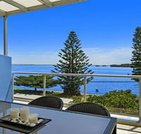 Lakeside Waterfront Apartment 18 The Entrance - Lismore Accommodation