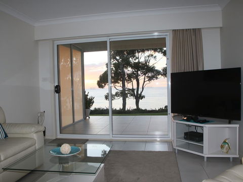 Mollymook Beach Waterfront - Lismore Accommodation 12