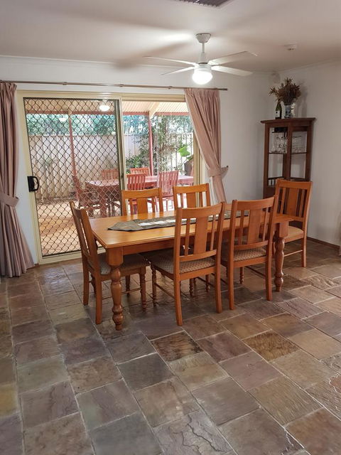 Frog Song At Willunga - Lismore Accommodation 9