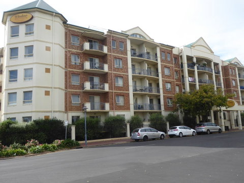 Adelaide City Apartment - 3br, 2bath & Carpark - Lismore Accommodation 0