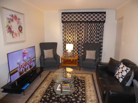 Adelaide City Apartment - 3br, 2bath & Carpark - Lismore Accommodation 1