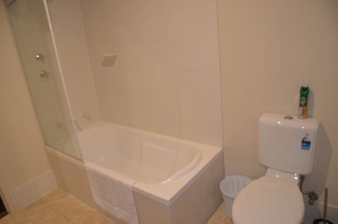 Adelaide City Apartment - 3br, 2bath & Carpark - Lismore Accommodation 16