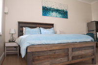 Smugglers Inn Studio Apartments