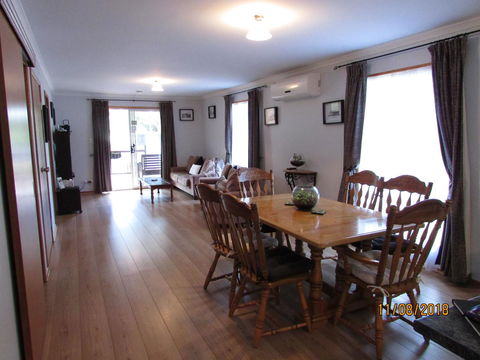 Lazy Days Cottage - Victor Harbor - Lismore Accommodation 4