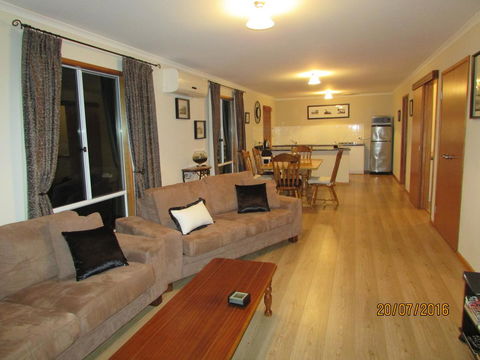 Lazy Days Cottage - Victor Harbor - Lismore Accommodation 17