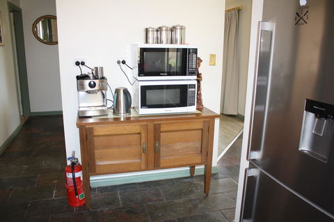 Maslin Beach House - Lismore Accommodation 11