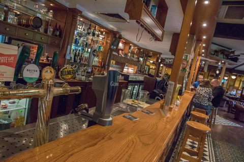 Mick O\'Sheas - Lismore Accommodation 11