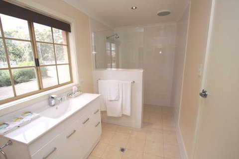 Clare Central - Lismore Accommodation 9