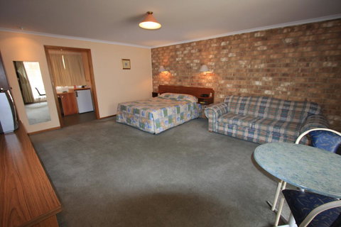 Clare Central - Lismore Accommodation 8