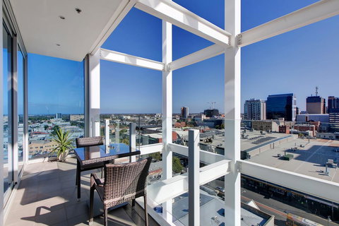 Light And Spacious, Stunning Views Of Adelaide - Lismore Accommodation 1