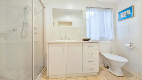 GOUGER 265 - Lismore Accommodation 10