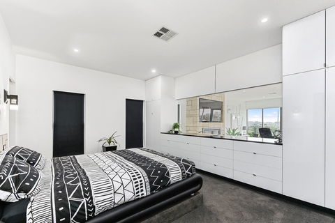 KENNEDY EXECUTIVE TOWNHOUSE - Lismore Accommodation 11