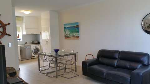 Acaill Accommodation Esplanade Living Self Check-In Self Check-Out - Lismore Accommodation 2