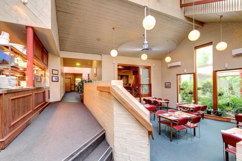 Victoria Hotel Strathalbyn - Lismore Accommodation 2