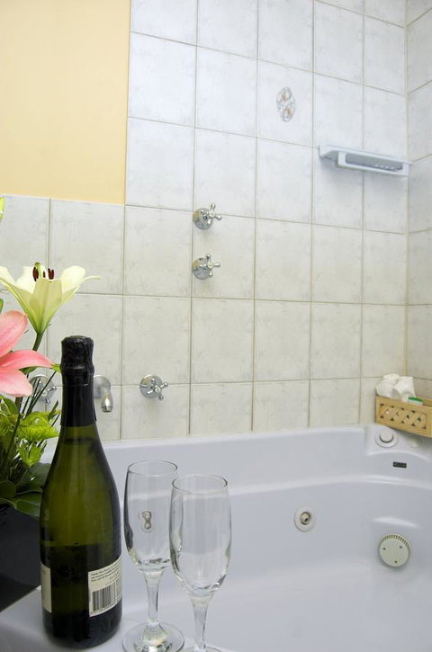 Victoria Hotel Strathalbyn - Lismore Accommodation 1
