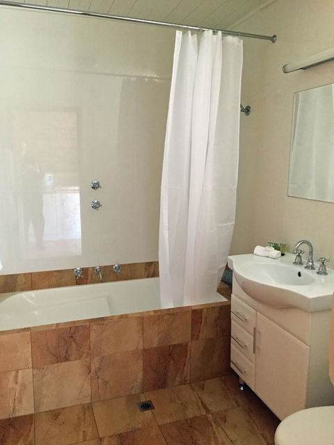 Coonawarra Place Motor Inn - Lismore Accommodation 7