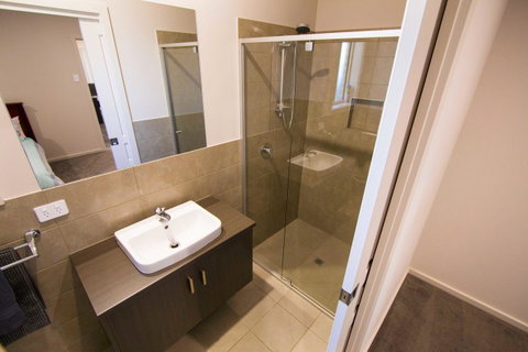 Serene Shores - Lismore Accommodation 11