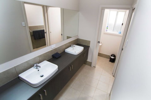 Serene Shores - Lismore Accommodation 8