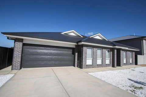 Serene Shores - Lismore Accommodation 0