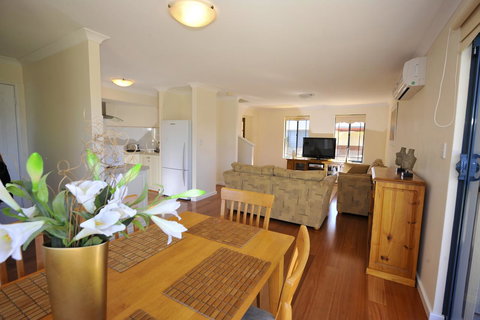 Palm Beach Manor - Lismore Accommodation 2
