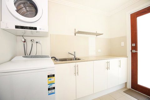 Calming Waters - Pet Friendly - Community Pool - Lismore Accommodation 24