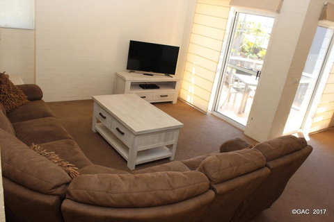 Mollymook Cove Apartments - Lismore Accommodation 14
