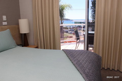 Mollymook Cove Apartments - Lismore Accommodation 6